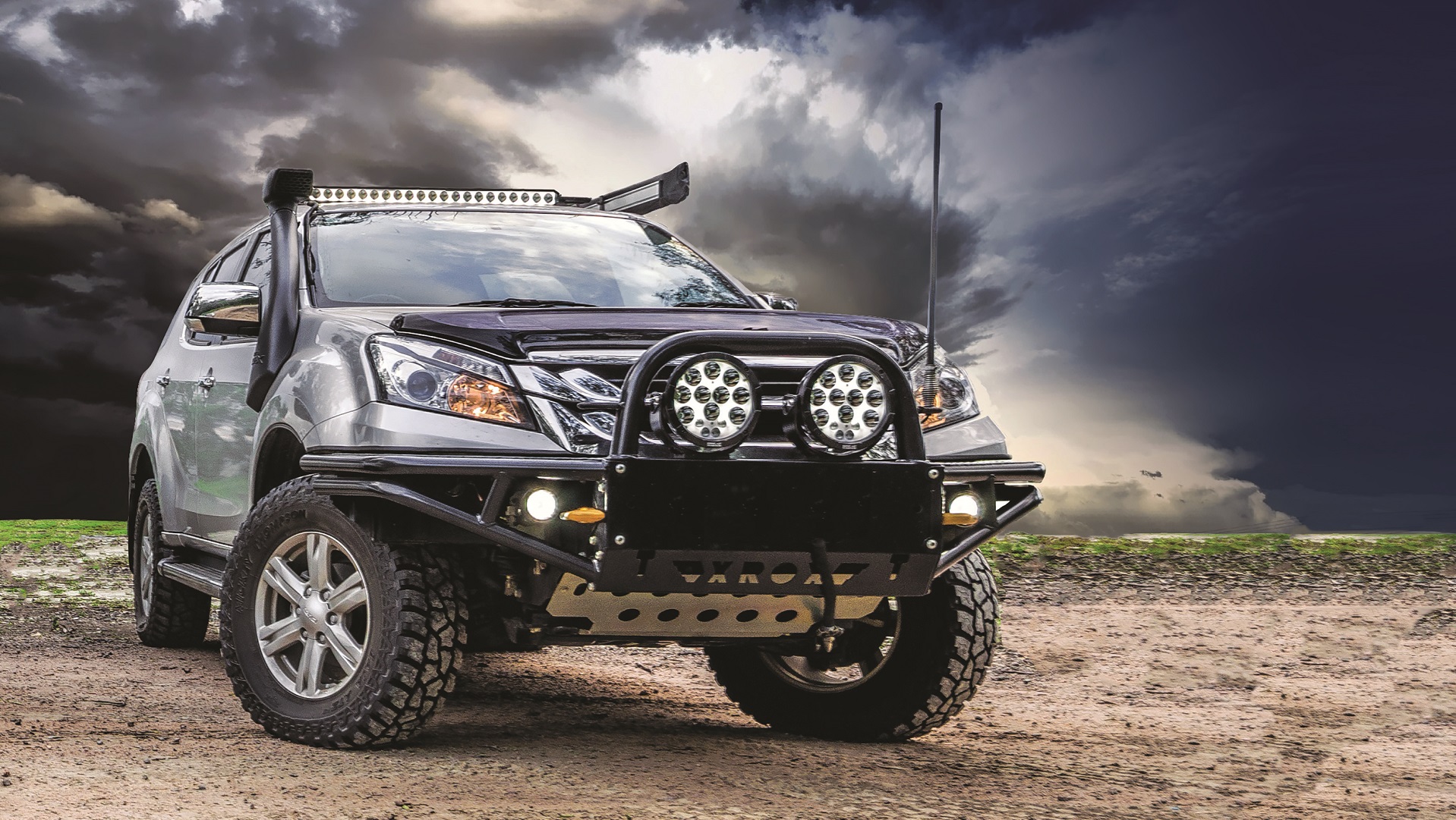 Off Road 4x4 Curved LED Light Bar - LED EXPO Australia